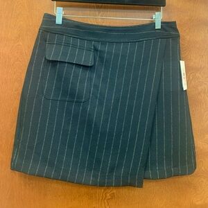 DKNY faux wrap mini skirt black & white pinstripe size 10 NWT